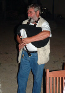 Gilbert Biron à la veuze à la Fête du Chant de marin à Douarnenez, en 2002. Cli. B. Côme
